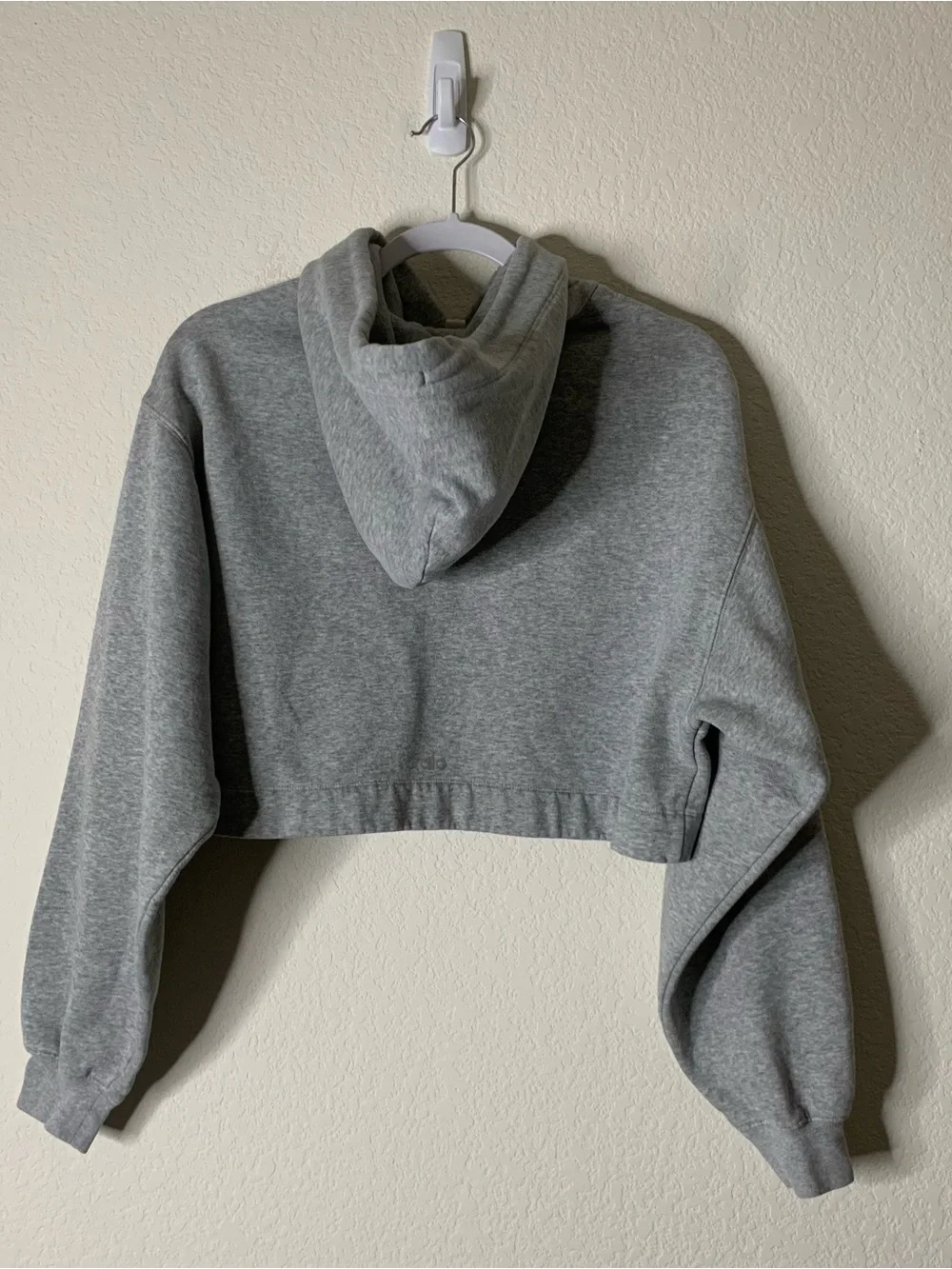 Alo yoga Womens gray cropped hooded sweatshirt XS